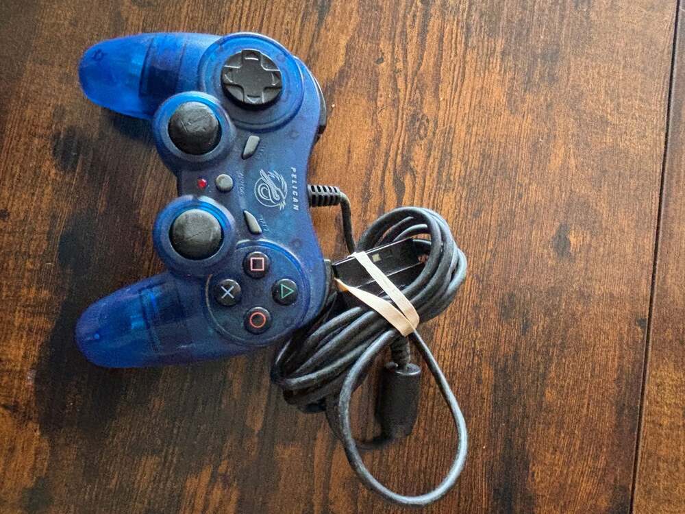 Pelican PL-6644 See Through Blue Gaming Controller-Used and Functional!(Box-801)